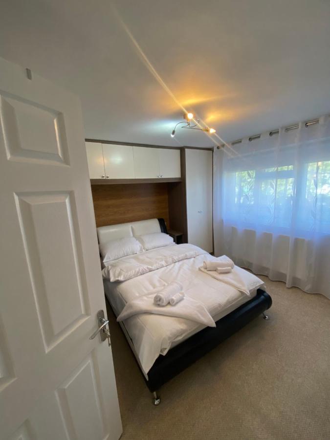 19 Shrewsbury Walk Apartment Isleworth Exterior photo
