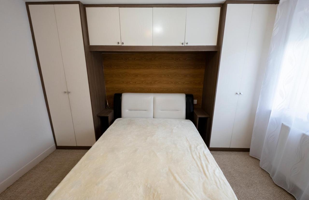 19 Shrewsbury Walk Apartment Isleworth Exterior photo